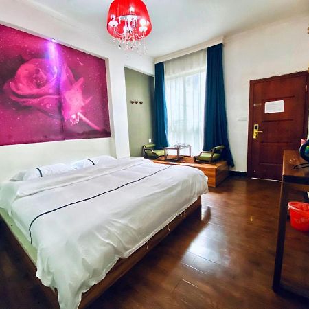 Fenghuang Little Bear Family Guest House Eksteriør bilde